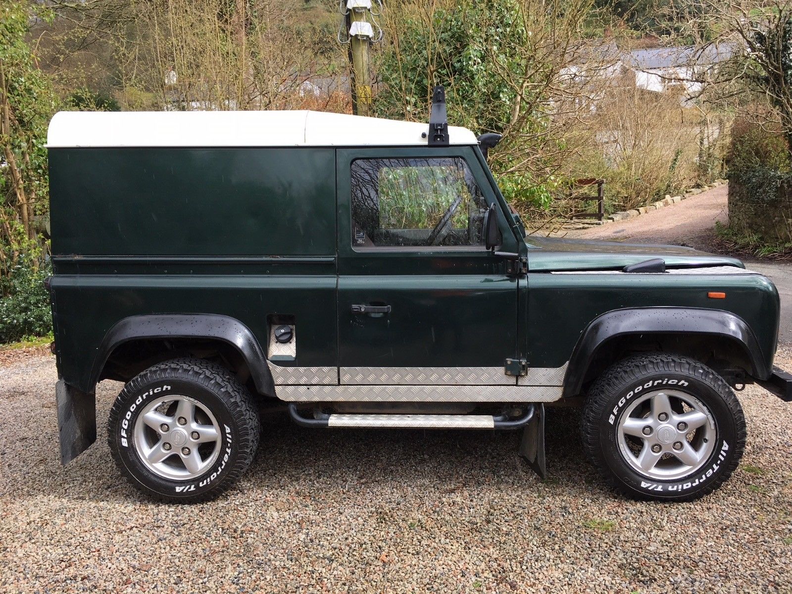 What To Look for in a Land Rover Defender